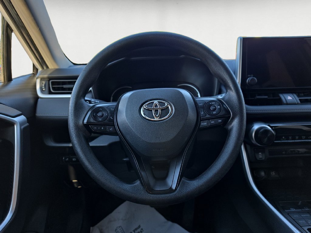 Used 2023 Toyota RAV4 LE AWD/4WD image 13