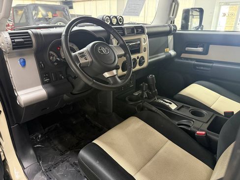 Used 2010 Toyota FJ Cruiser 4WD image 18