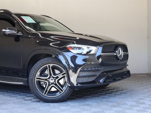 Used 2020 Mercedes-Benz GLE 450 4MATIC image 3
