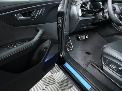 New 2026 Audi SQ8 Prestige image 8