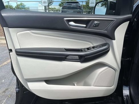 Used 2016 Ford Edge Titanium w/ Equipment Group 301A FWD image 19