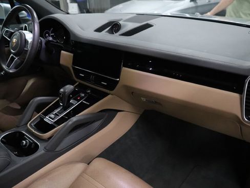 Used 2019 Porsche Cayenne S w/ Premium Plus Package AWD/4WD image 23