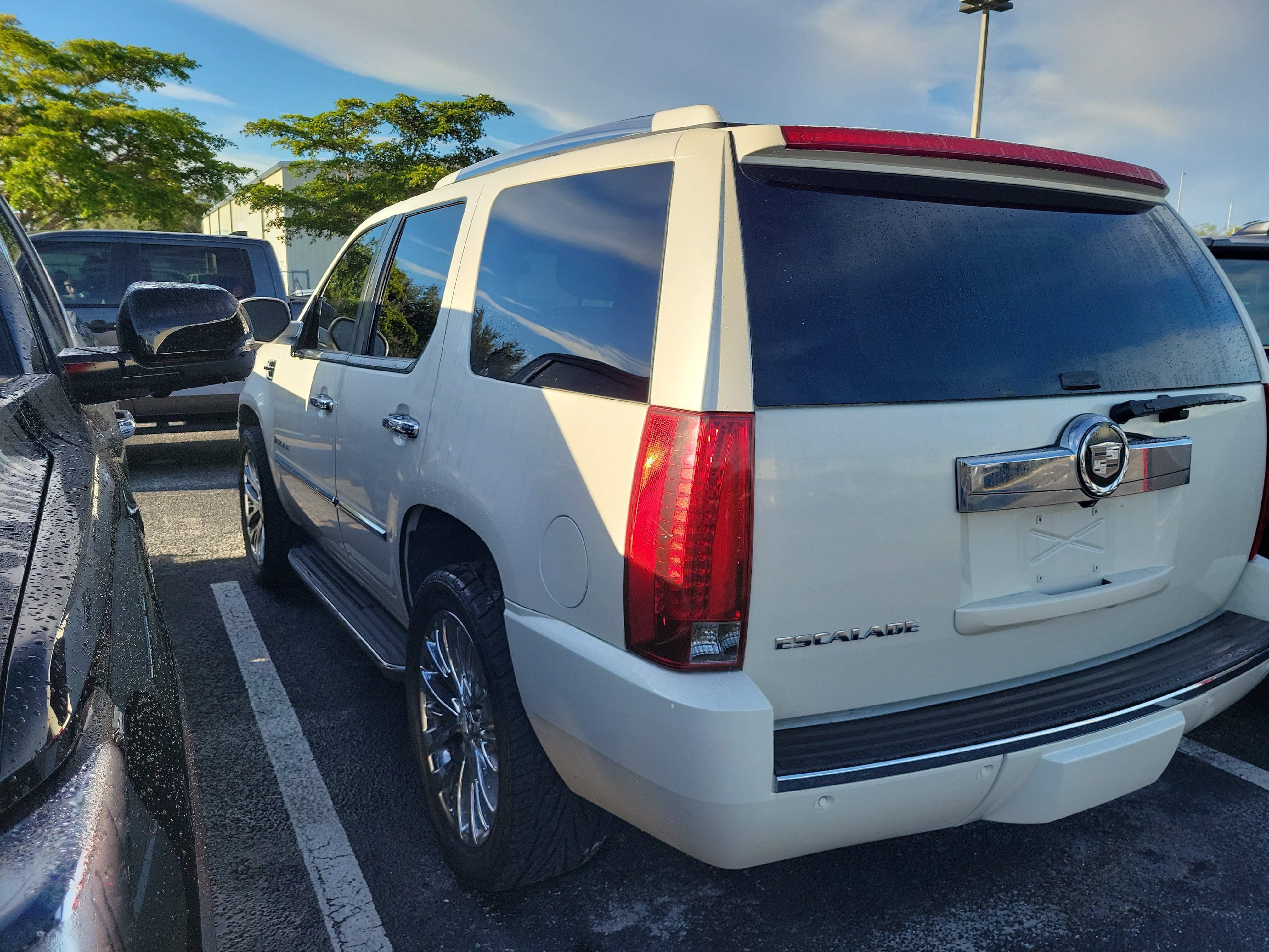 Used 2007 Cadillac Escalade AWD w/ Information Package image 8