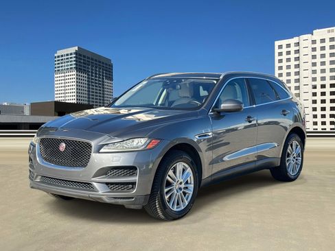Used 2018 Jaguar F-PACE Prestige image 3
