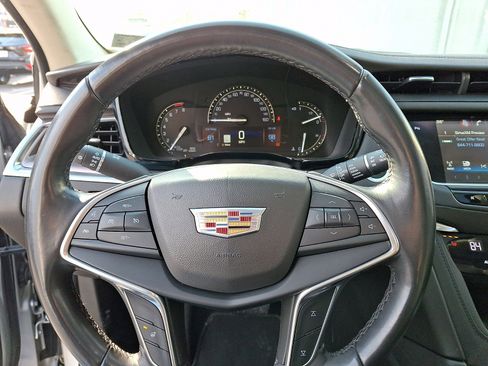 Used 2018 Cadillac XT5 Luxury image 22