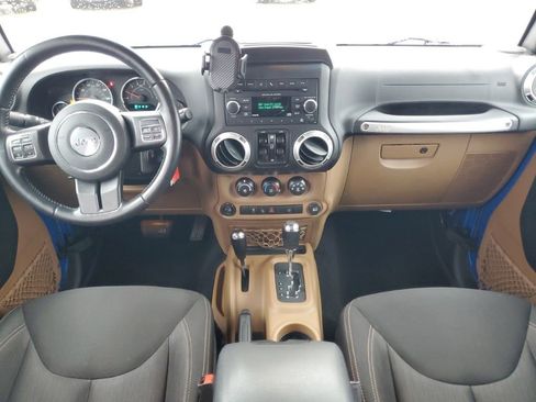 Used 2016 Jeep Wrangler Unlimited Sahara w/ Connectivity Group image 6