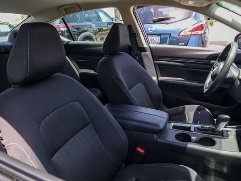 Used 2025 Nissan Altima 2.5 SV FWD image 20