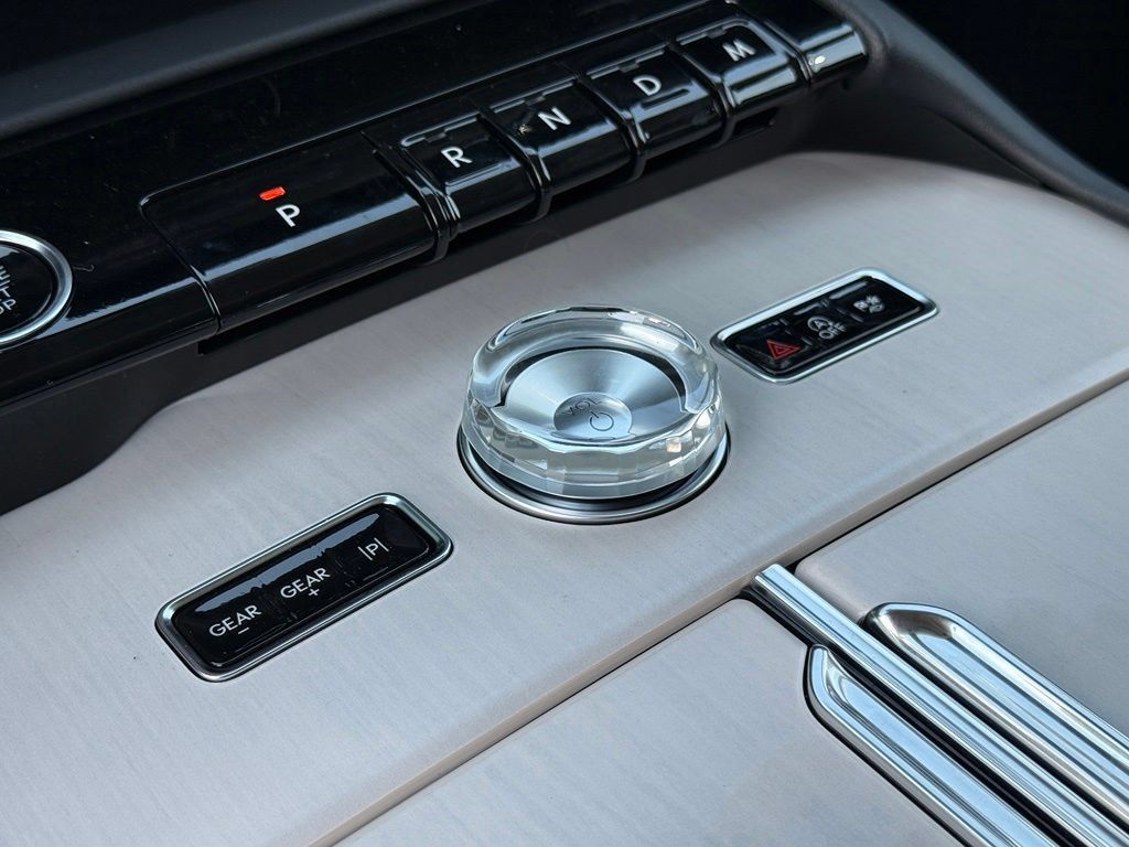 New 2027 Lincoln Navigator Premiere AWD/4WD image 17