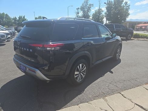 Used 2025 Nissan Pathfinder SL AWD/4WD image 5