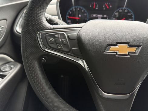 Used 2019 Chevrolet Equinox LS w/ LS Convenience Package image 19