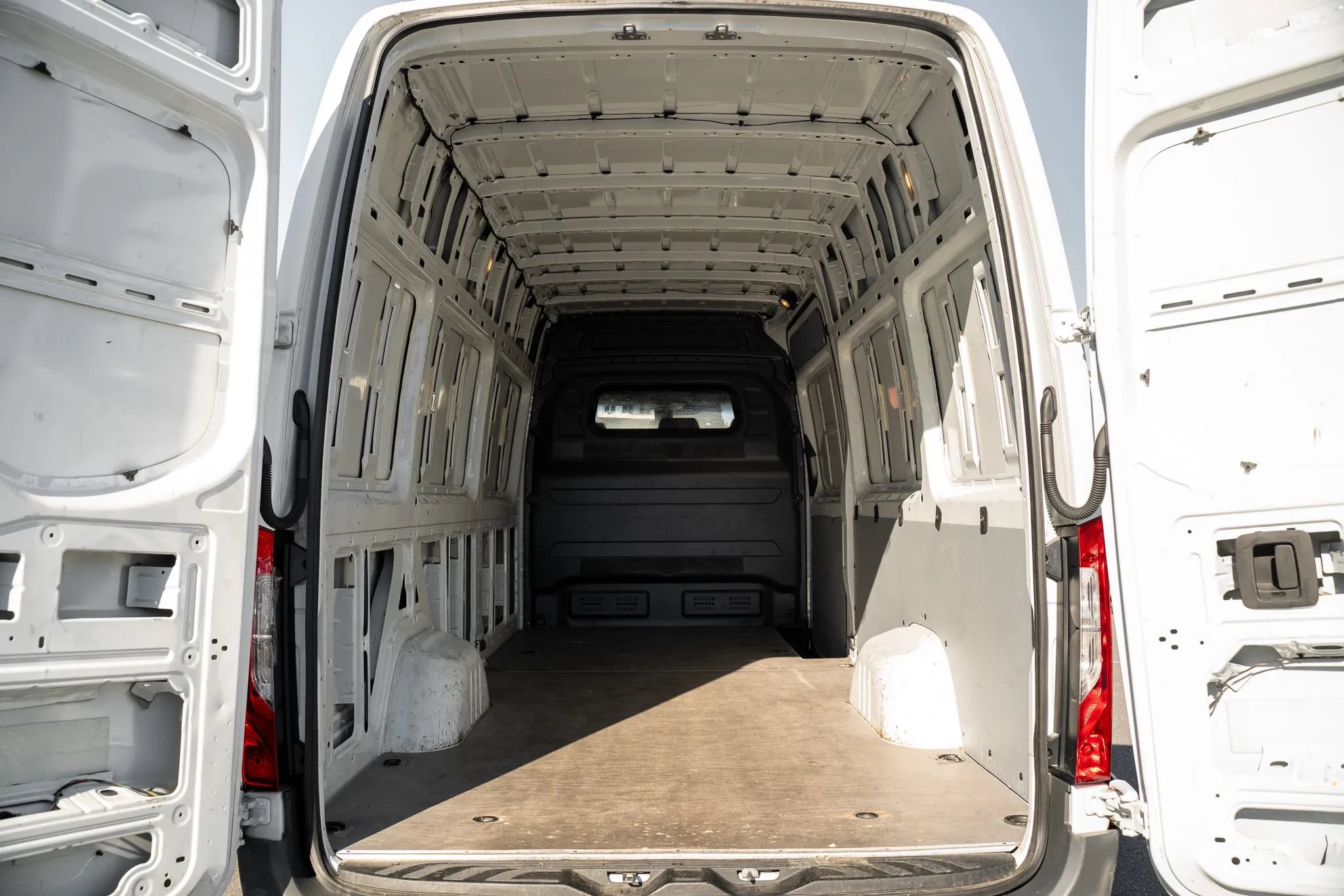 Used 2024 Mercedes-Benz Sprinter 2500 w/ Acoustic Package image 8