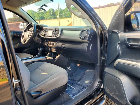 Used 2016 Toyota Tacoma SR5 w/ Towing Package RWD image 20