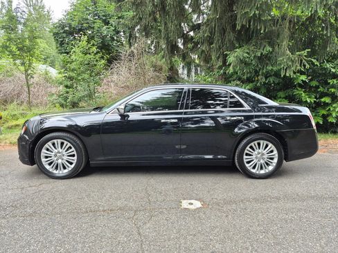 Used 2013 Chrysler 300 C AWD/4WD image 2