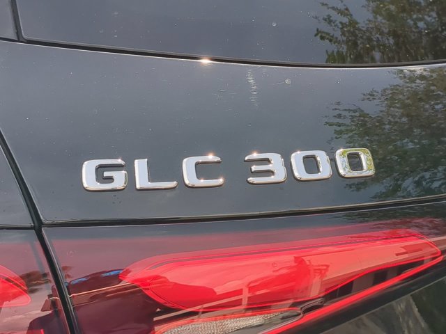 Used 2025 Mercedes-Benz GLC 300 image 13