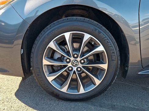 Used 2017 Toyota Avalon XLE image 10