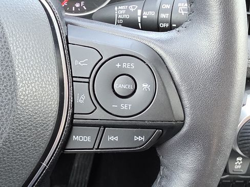 Certified 2021 Toyota RAV4 XLE w/ Convenience Package AWD/4WD image 18