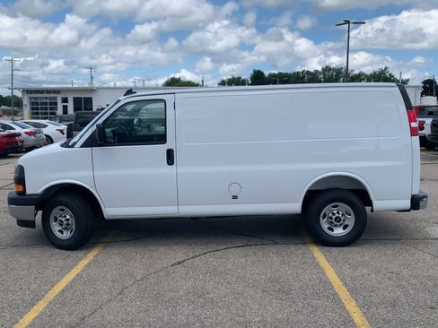 New 2025 GMC Savana 2500 w/ Driver Convenience Package RWD image 29