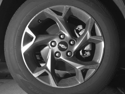 Used 2025 Chevrolet Trax LT w/ LT Convenience Package image 13