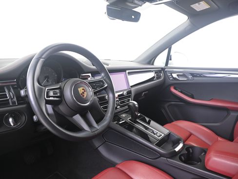 Certified 2024 Porsche Macan S AWD/4WD image 28