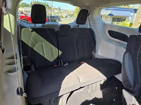 Used 2024 Chrysler Voyager LX FWD image 14