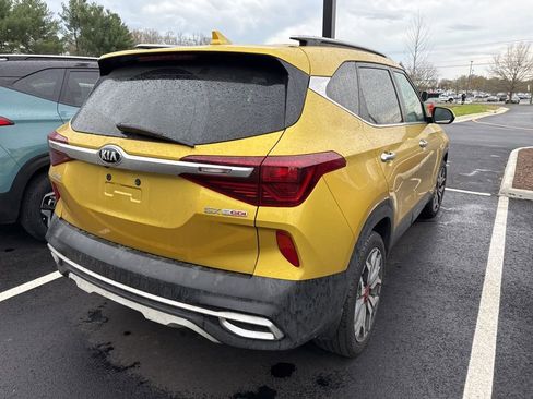 Used 2021 Kia Seltos SX w/ SX Sunroof Package image 3