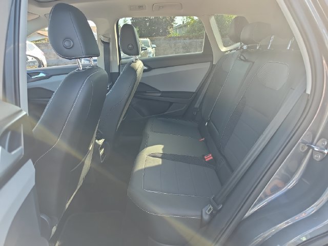 Certified 2023 Volkswagen Taos SE w/ Panoramic Sunroof Package AWD/4WD image 3