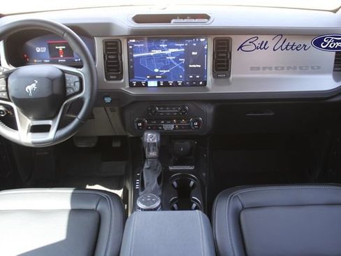 Used 2025 Ford Bronco Outer Banks AWD/4WD image 16