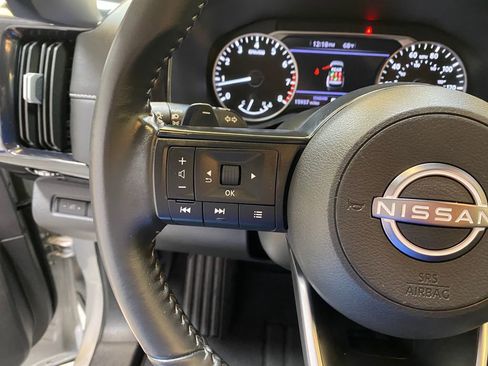 Used 2025 Nissan Pathfinder SV FWD image 33