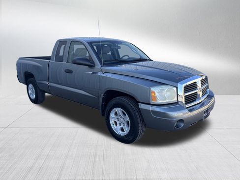 Used 2006 Dodge Dakota SLT image 3