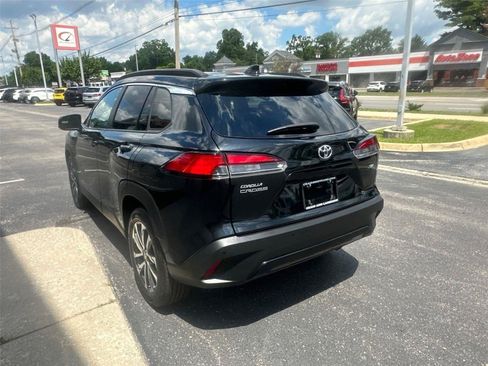 Used 2025 Toyota Corolla Cross XLE FWD image 5