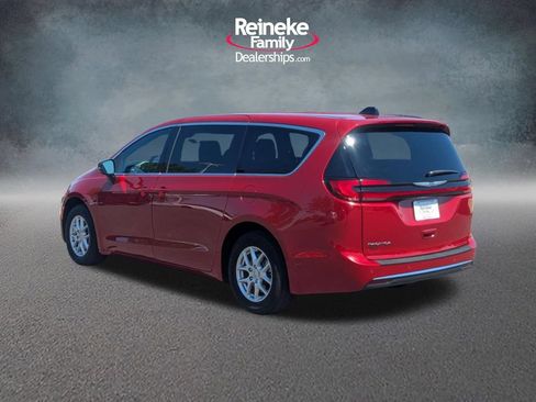 Used 2025 Chrysler Pacifica Select FWD image 8
