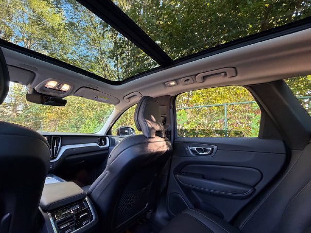 Used 2022 Volvo XC60 B5 Inscription w/ Advanced Package AWD/4WD image 33