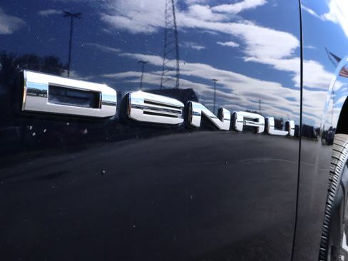 Used 2021 GMC Yukon Denali w/ Denali Premium Package image 33