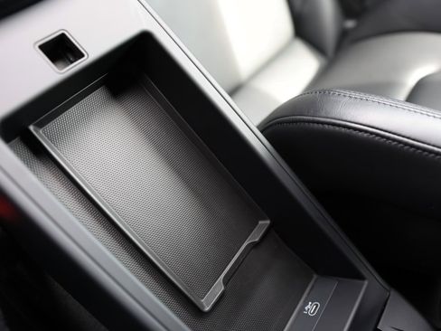 Used 2023 Porsche 911 Carrera 4S w/ Sport Package image 29