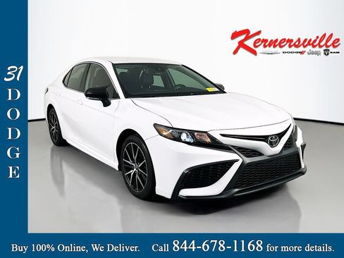 Used 2022 Toyota Camry SE w/ Convenience Package FWD image 1