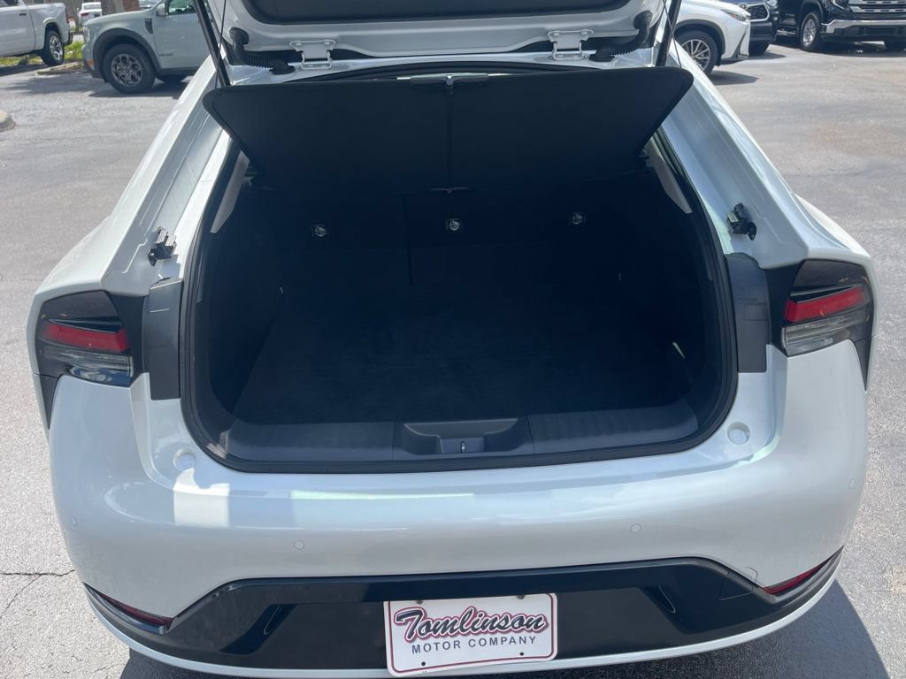 Used 2026 Toyota Prius XLE FWD image 5