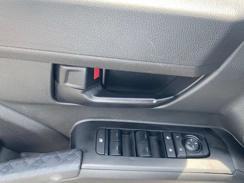 Used 2025 Toyota Tacoma SR5 AWD/4WD image 20
