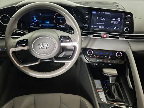 Used 2022 Hyundai Elantra SEL w/ Convenience Package FWD image 29