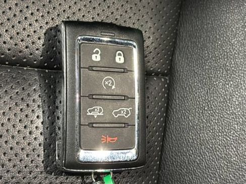 Used 2023 Jeep Wagoneer L Series III w/ Premium Group I AWD/4WD image 44