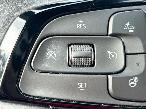 Used 2023 Buick Enclave Essence w/ Experience Buick Package FWD image 18