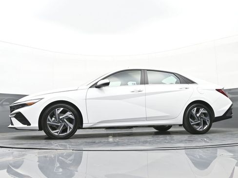 Certified 2024 Hyundai Elantra SEL w/ Convenience Package image 46