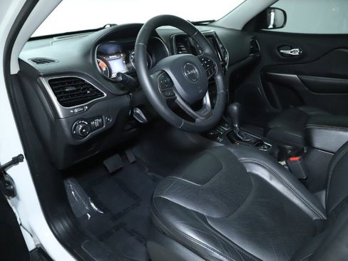 Used 2019 Jeep Cherokee Limited image 17