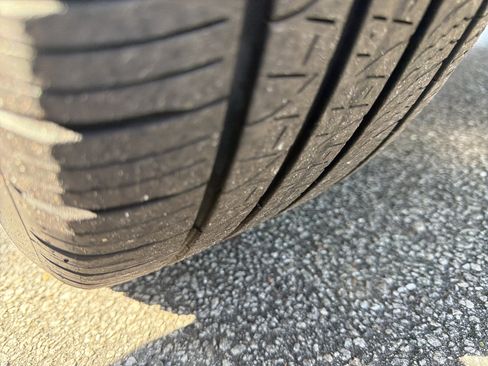 Certified 2025 Volvo XC60 B5 Core image 12