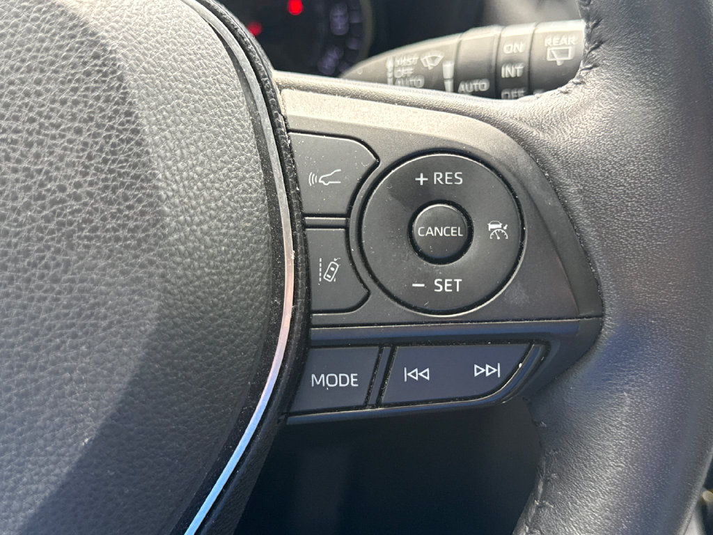 Used 2020 Toyota RAV4 XLE Premium AWD/4WD image 28