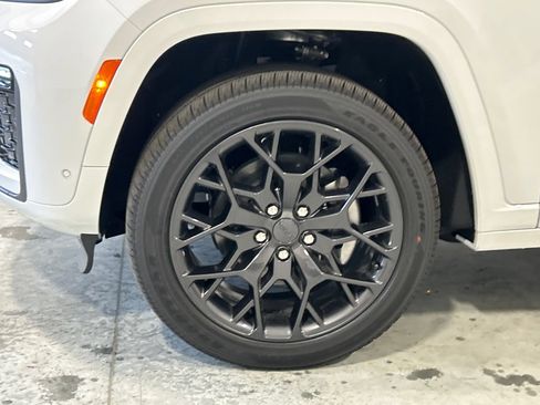 New 2026 Jeep Grand Cherokee L Summit w/ Obsidian Package AWD/4WD image 11