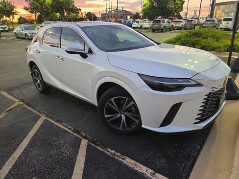 Used 2024 Lexus RX 350 Premium w/ Convenience Package AWD/4WD image 3