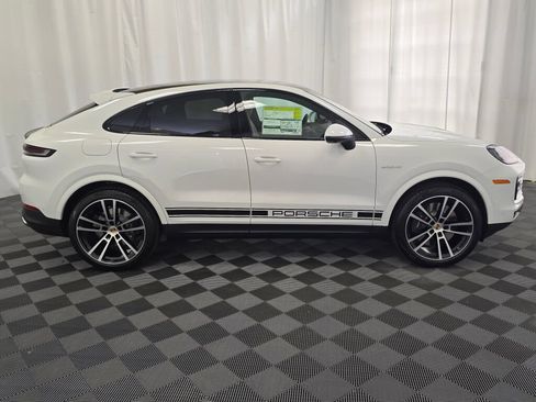 Certified 2025 Porsche Cayenne E-Hybrid Coupe AWD/4WD image 9