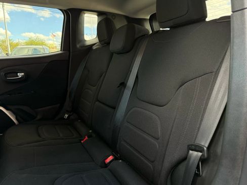 Used 2019 Jeep Renegade Latitude w/ UConnect 8.4 Nav Group image 44