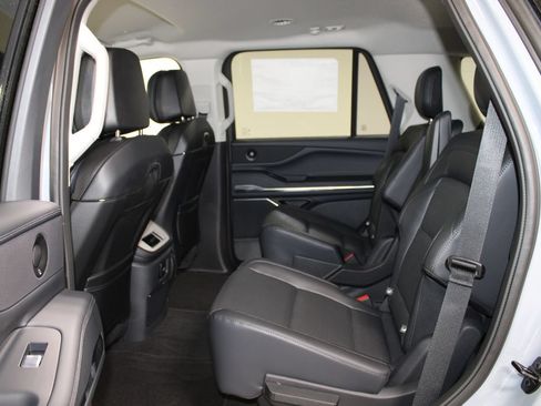 New 2027 Lincoln Navigator Premiere RWD image 26