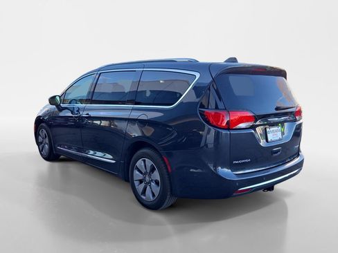 Used 2019 Chrysler Pacifica Limited w/ Advanced Safetytec Group image 3